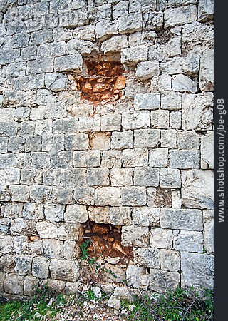 
                Festungsmauer, Dubrovnik, Einschussloch                   