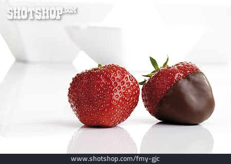 
                Erdbeere, Schokoladensauce                   