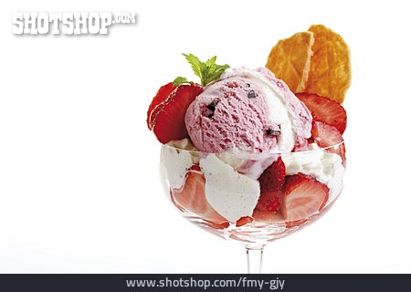 
                Dessert, Eisbecher, Erdbeereis                   