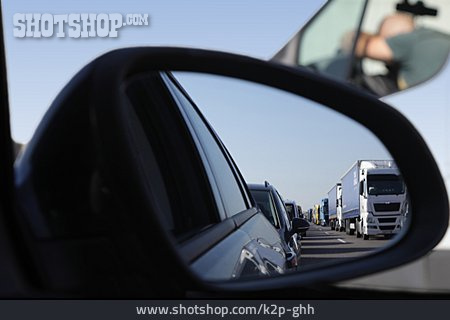 
                Autobahn, Rückspiegel, Stau                   