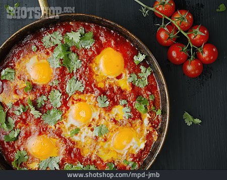 
                Eigelb, Nordafrikanische Küche, Schakschuka, Tomateneintopf                   