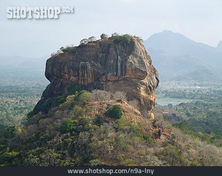 
                Monolith, Sigiriya, Löwenfelsen                   