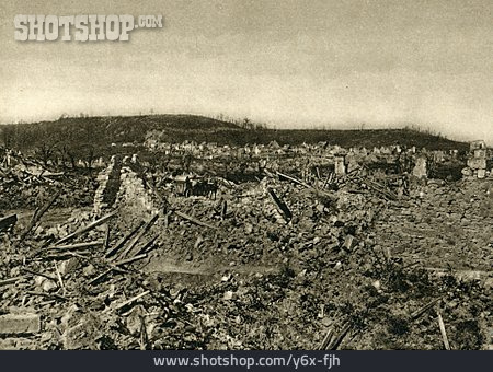 
                Erster Weltkrieg, Chavignon, Trümmerfeld                   