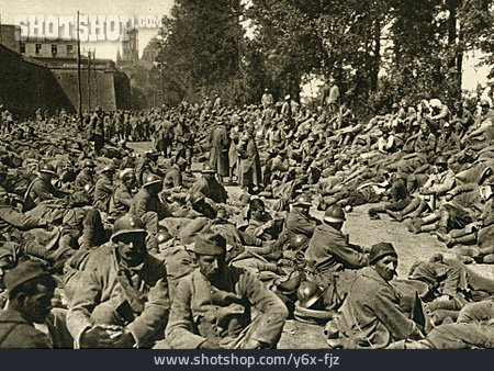 
                Sammelstelle, Erster Weltkrieg, Kriegsgefangene, Laon                   