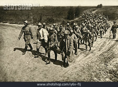 
                Gefangene, Ostfront, Rumänische Soldaten, Focsani                   