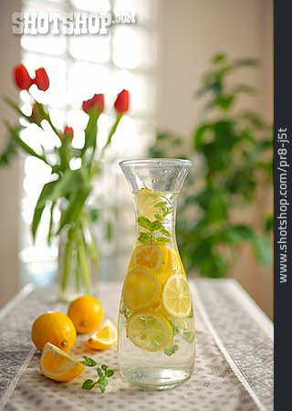 
                Limonade, Zitronenwasser, Erfrischungsgetränk                   