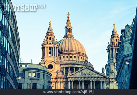 
                St Paul's Cathedral                   