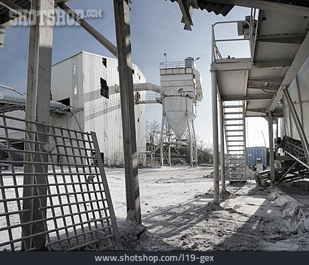 
                Industrieanlage, Fabrik, Steinbruch                   