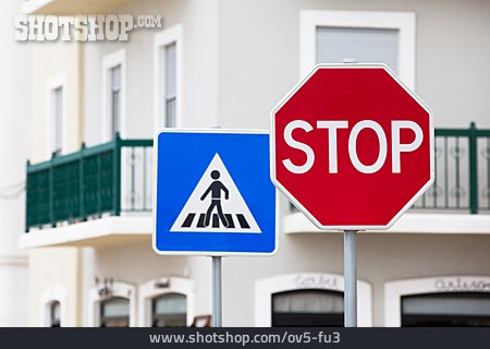 
                Stopschild, Fußgängerüberweg                   