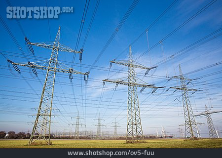 
                Strommast, Stromleitung, Hochspannungsmast                   