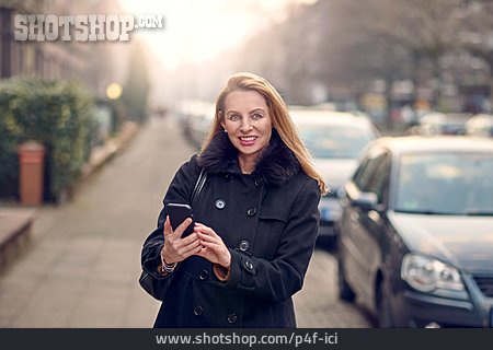 
                Geschäftsfrau, Urban, Mobil, Smartphone                   