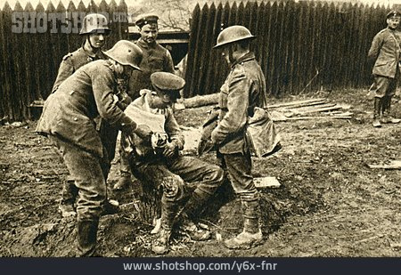 
                Erster Weltkrieg, Sanitätsverbandsplatz                   