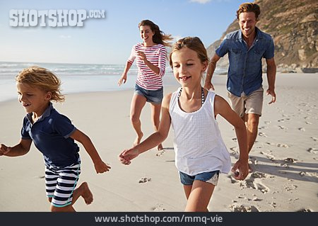 
                Eltern, Kinder, Wettlauf, Strandurlaub                   