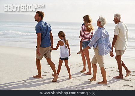 
                Strandspaziergang, Strandurlaub, Familienurlaub                   