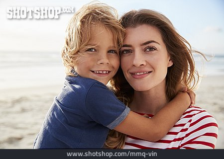 
                Mutter, Verbundenheit, Sohn, Strandurlaub                   