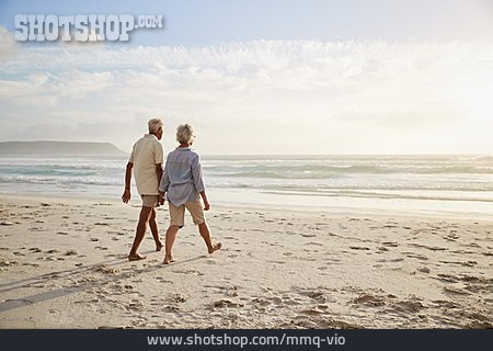 
                Strand, Seniorenpaar                   