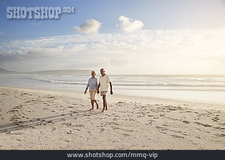 
                Strand, Urlaub, Seniorenpaar                   