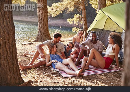 
                Freunde, Camping, Sommerurlaub                   