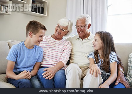 
                Enkel, Lachen, Wohlfühlen, Großeltern                   