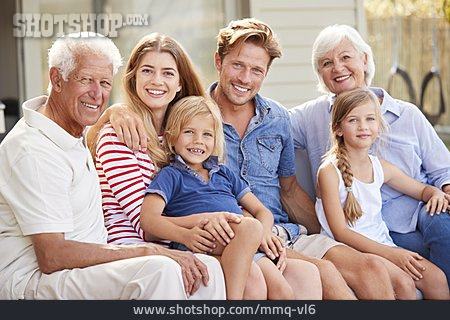 
                Familie, Generationen, Familienporträt                   