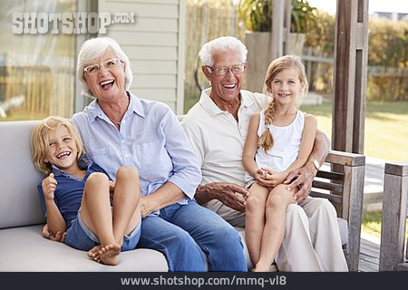
                Enkel, Großeltern, Familienporträt                   