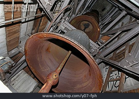 
                Kirchturmglocke, Glockenstuhl                   