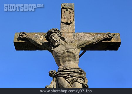 
                Steinkreuz, Christusfigur                   