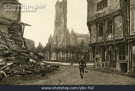 
                Trümmer, Erster Weltkrieg, Péronne                   