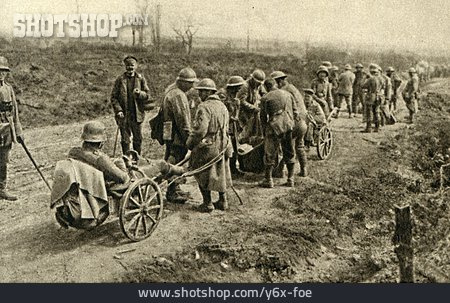 
                Erster Weltkrieg, Rücktransport, Verwundeter                   