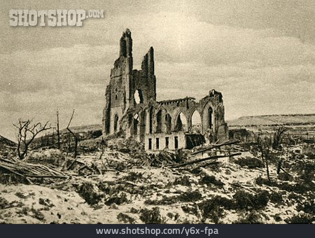 
                Erster Weltkrieg, Kirchenruine, Ablain-saint-nazaire                   
