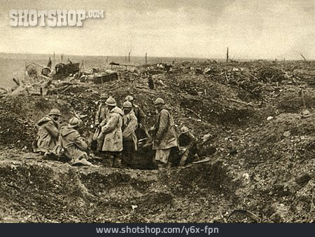 
                Erster Weltkrieg, Schlachtfeld, Französische Soldaten                   