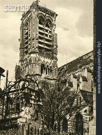 
                Erster Weltkrieg, Kirchenruine, Soissons                   