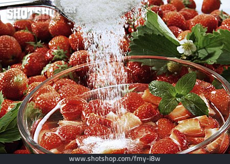 
                Erdbeerbowle                   