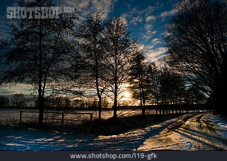 
                Sonnenuntergang, Winter, Landstraße                   