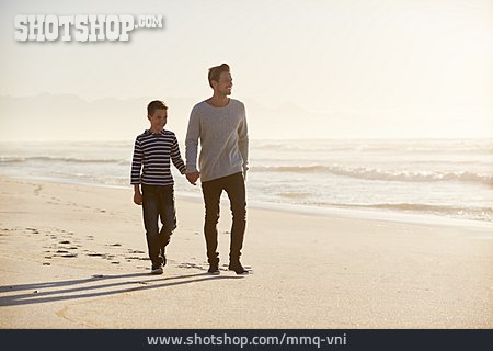 
                Vater, Zusammenhalt, Strandspaziergang, Hand In Hand, Sohn                   