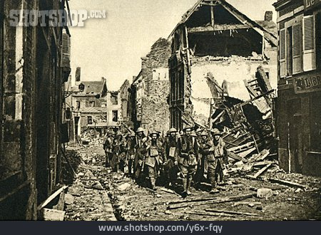 
                Erster Weltkrieg, Britische Soldaten, Péronne                   