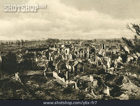 
                Trümmer, Erster Weltkrieg, Bapaume                   