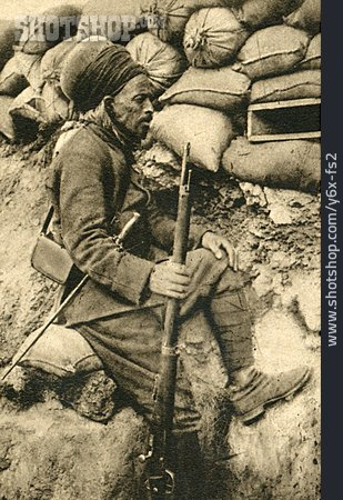 
                Erster Weltkrieg, Schützengraben, Kolonialtruppen                   