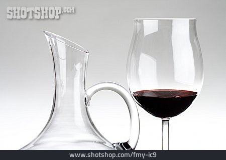 
                Rotweinglas, Rotweinkaraffe, Dekantierkanne                   