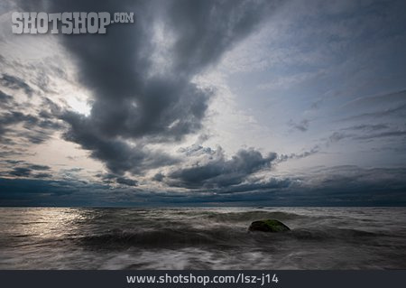 
                Regenwolken, Ostseeküste                   