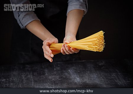
                Kochen, Vorbereitung, Spaghetti                   