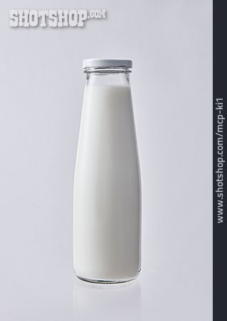 
                Milch, Milchflasche                   