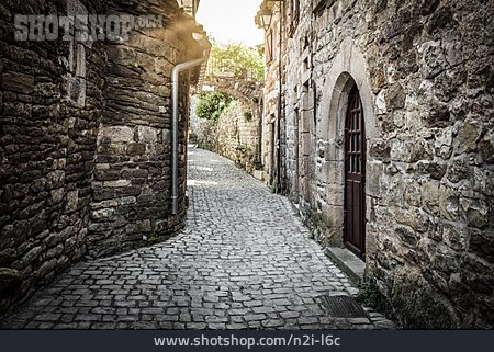 
                Gasse, Naves                   