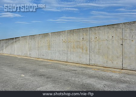 
                Absperrung, Grenzmauer, Betonmauer                   
