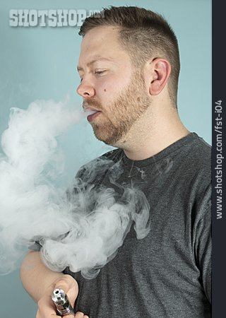
                Mann, Rauchen, E-zigarette                   