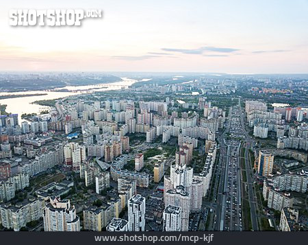 
                Hochhäuser, Kiew, Prachtstraße                   