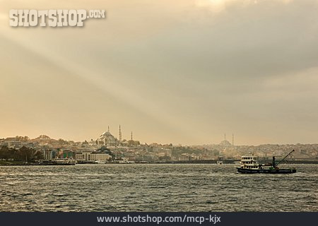 
                Goldenes Horn, Bosporus, Istanbul                   