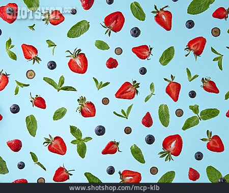 
                Muster, Erdbeeren, Blaubeeren, Minzblatt                   