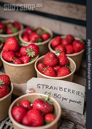 
                Marktstand, Erdbeeren                   