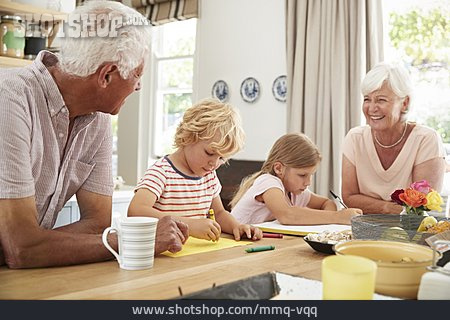 
                Enkel, Großeltern, Kinderbetreuung                   